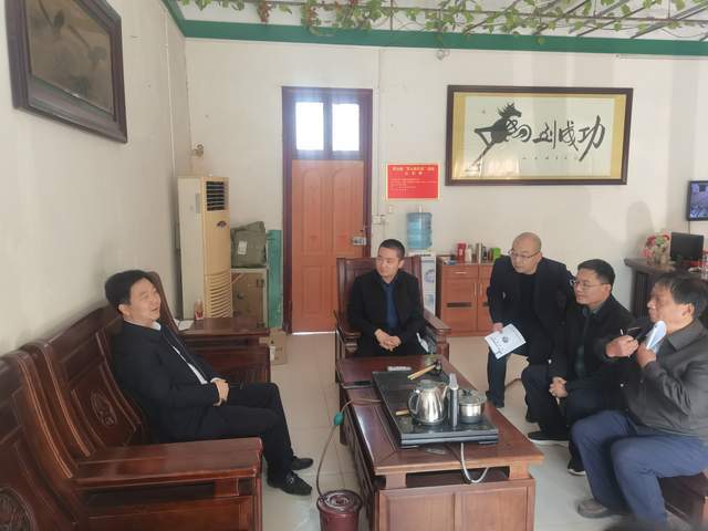 罗山县子路镇：绣花开云 开云体育官网纺织产业兴 群众就业口袋富(图2)