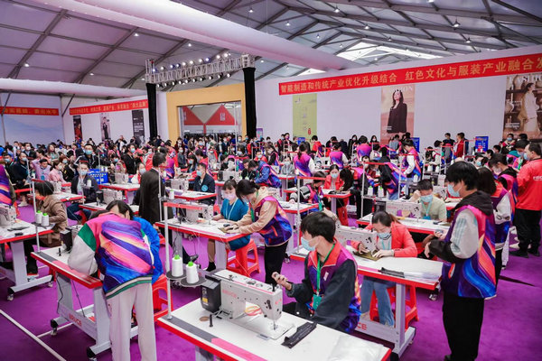 开云 开云体育平台2022江西纺织服装周暨江西(赣州)纺织服装产业博览会启幕(图9)
