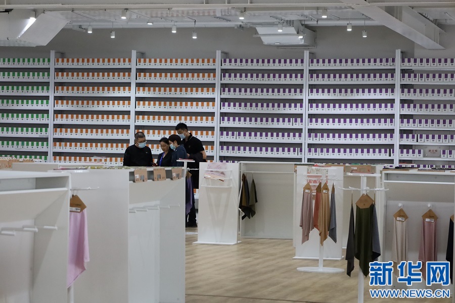 老区变身“时尚之都” 江西（赣州）纺织服装产业博览会在于都举行开云体育 开云官网(图4)