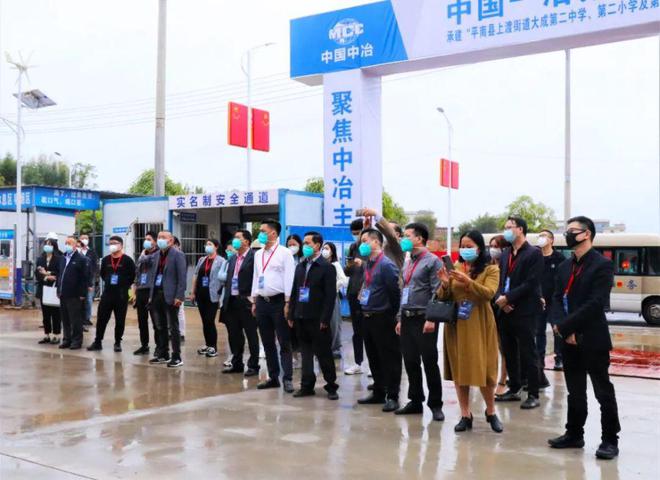 中国（贵港）纺织服装时尚新区参观交流会在平南县举办开云体育 开云官网(图3)