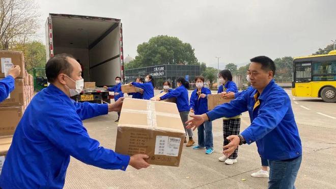 开云 开云体育官网【“纺织之光 · 爱益行” 】温暖行动进行时：再战疫情达利丝绸为多地捐赠20万只口罩(图5)