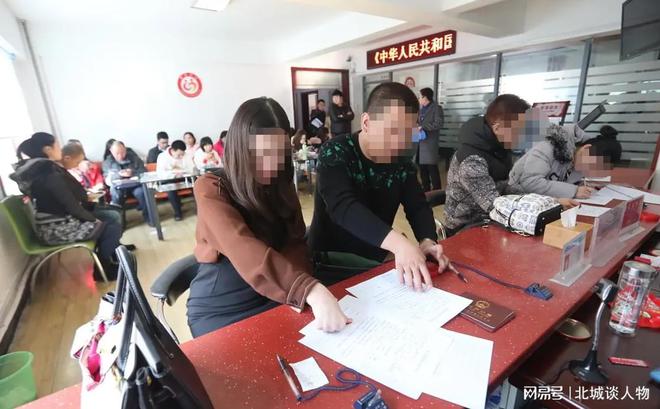 闺蜜在纺织厂打开认识前夫经常跟开云 开云体育官网我们抱怨他事后发现一个秘密(图1)
