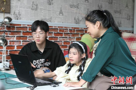 开云APP 开云官网入口“轮椅女孩”张晓丽：设计无障碍服装 挖掘被忽视和掩埋的美(图3)