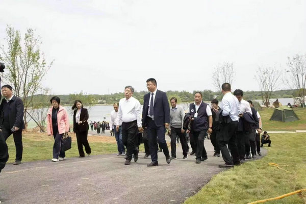 打造户开云体育 开云官网外产业新生态！中国纺织户外产业发展大会在信阳举办(图13)