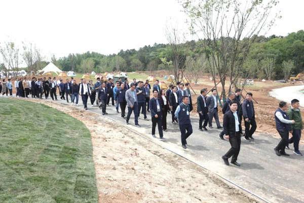 打造户开云体育 开云官网外产业新生态！中国纺织户外产业发展大会在信阳举办(图14)