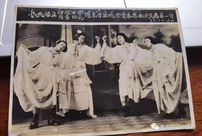 开云体育 开云官网这张“纺织女工的微笑”令人怦然心动！杭州45岁教师爱收集老照片每一张背后都是一个时代的故事(图3)