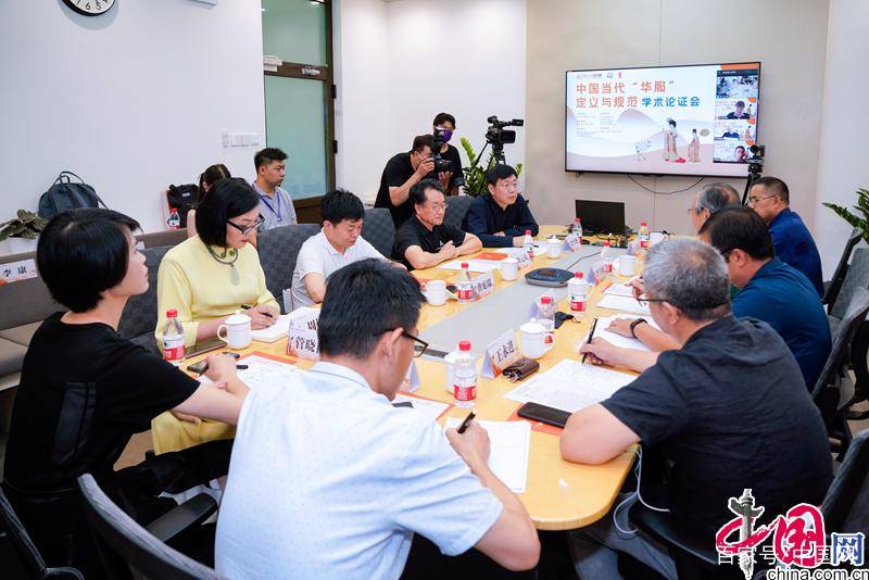 开云APP 开云官网入口文化大咖齐聚清华 探讨“华服”内涵(图2)