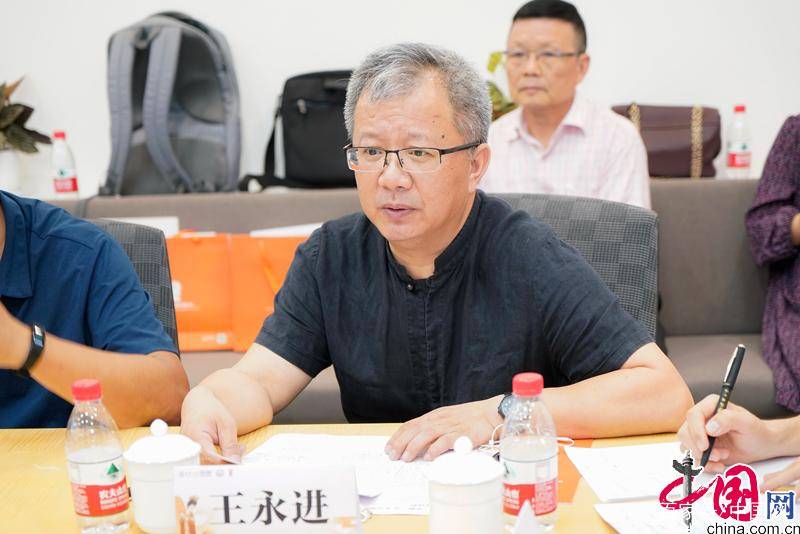 开云APP 开云官网入口文化大咖齐聚清华 探讨“华服”内涵(图7)