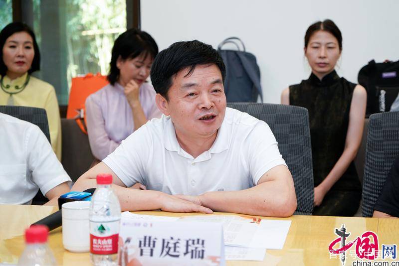 开云APP 开云官网入口文化大咖齐聚清华 探讨“华服”内涵(图11)