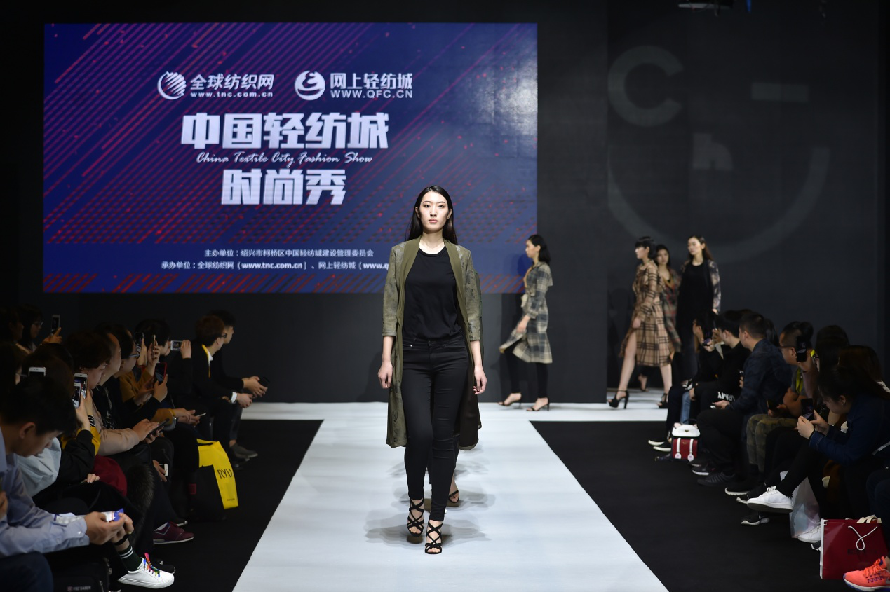 开云APP 开云官网入口全球纺织网组织纺企出席上海展 纺城创意面料走上CHIC秀场(图1)