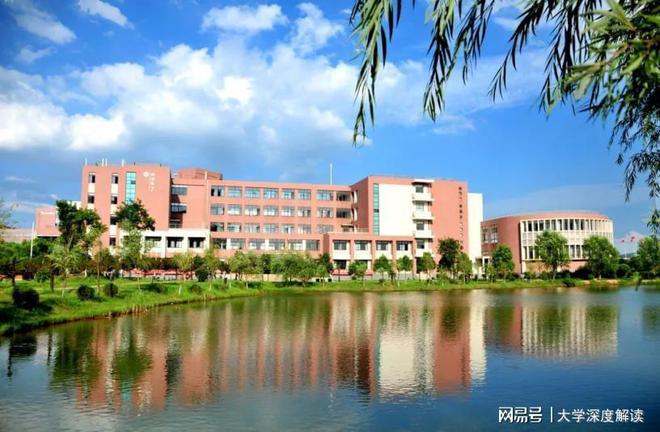 Kaiyun 开云体育武汉纺织大学好不好？饮食纺大秋日暖心！(图1)