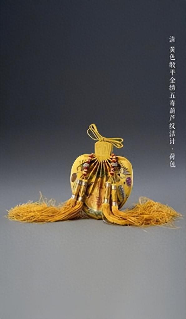 开云体育 Kaiyun.com 官网入口一尺方绢绣尽女子才思历史长河中荷包佩饰承载了怎样的文化(图8)