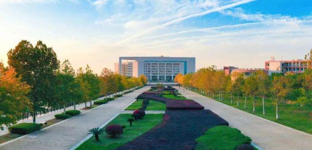 武汉纺织大学什么专业好？为美前行做时开云 开云体育官网尚弄潮儿！(图2)