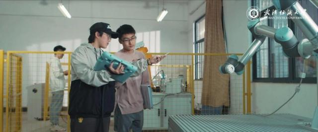 武汉纺织大学什么专业好？为美前行做时开云 开云体育官网尚弄潮儿！(图3)