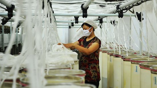 Kaiyun 开云体育做纺织月薪上万不假但都是汗水换高薪！(图2)