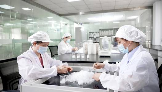 开云体育 Kaiyun.com 官网入口ROSUBA绒素宝品牌上线开启羽绒家纺国货品牌时代(图1)