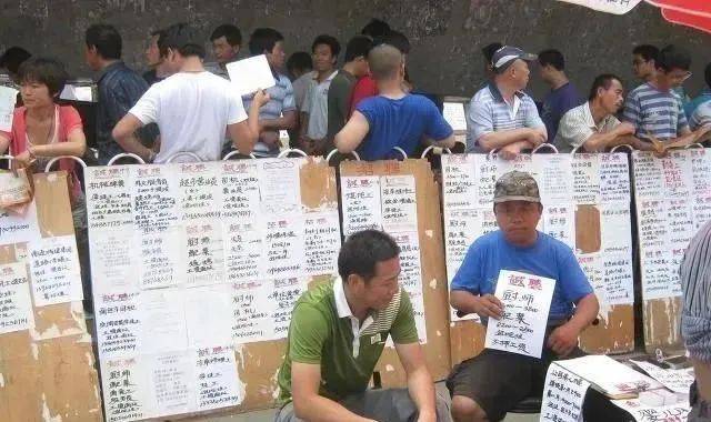 开云体育 开云官网招工难！高薪纺织业挡车工12000机修工14000为何年轻人不做？(图1)
