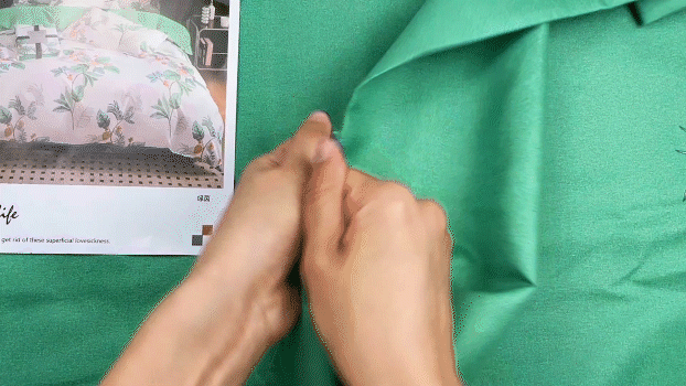 裸睡！睡进莫开云体育 开云平台奈花园里！(图4)