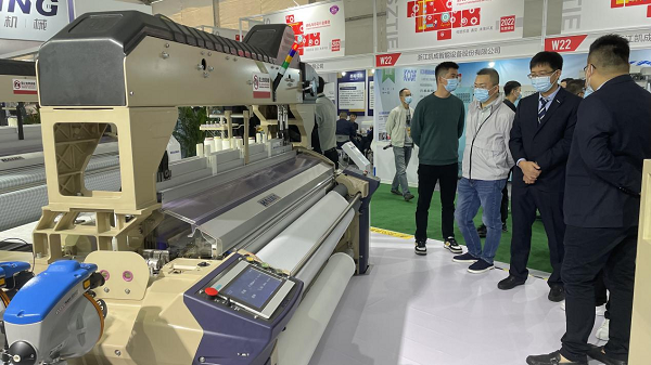 第十一届江苏（盛泽）纺织品博览会暨2022中国服装大开云 开云体育官网会盛大开幕(图4)