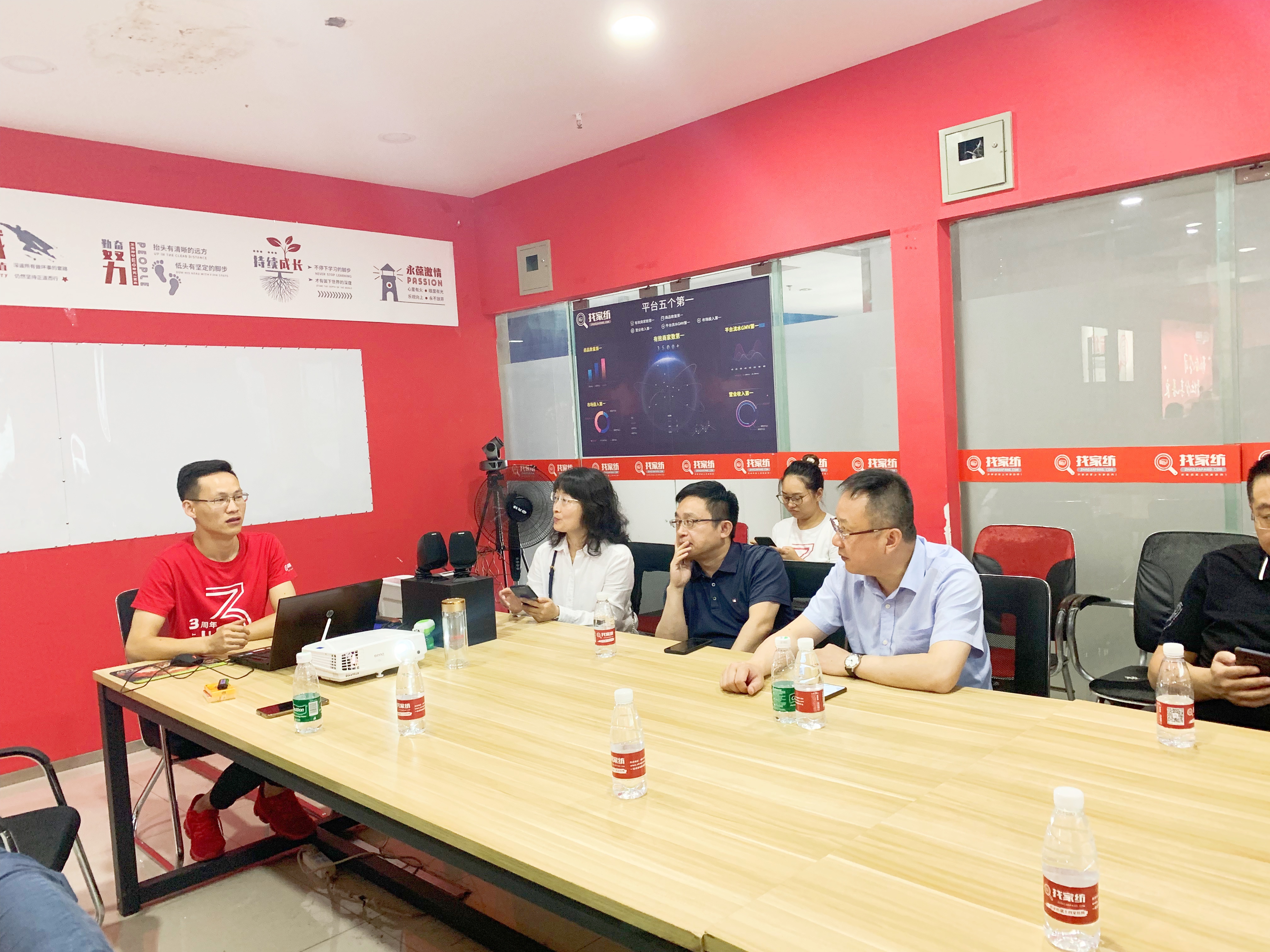 中国家纺协会领导一行莅临找家开云体育 开云平台纺调研考察(图2)