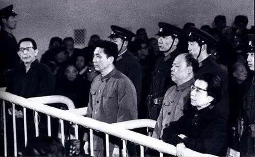 Kaiyun 开云王洪文擢升副主席后毛主席建议他多看《刘盆子传》可惜王洪文没有领会(图4)