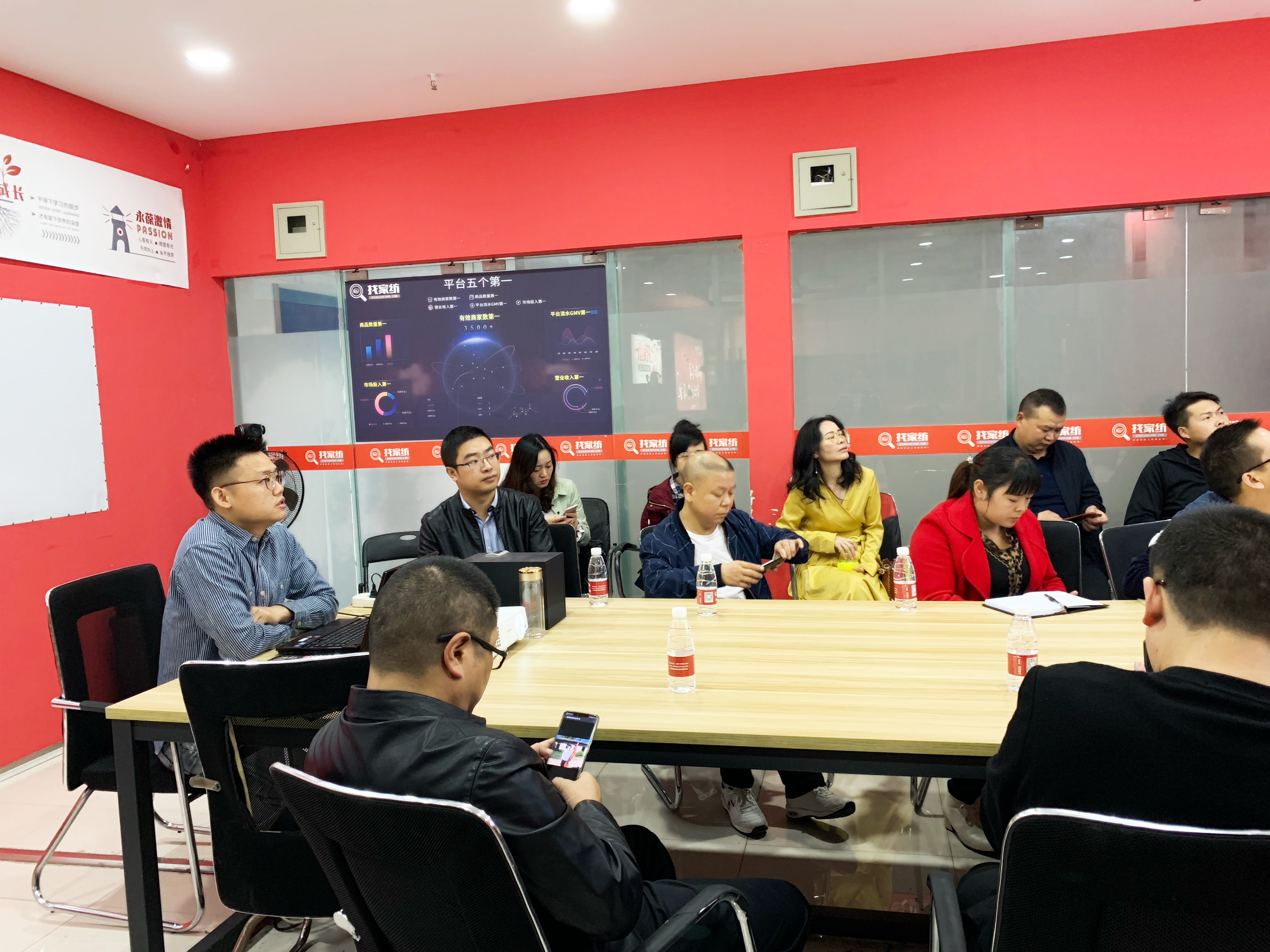 陕西省镇巴县领导一行莅临找家纺考察参观开云 开云体育官网(图1)