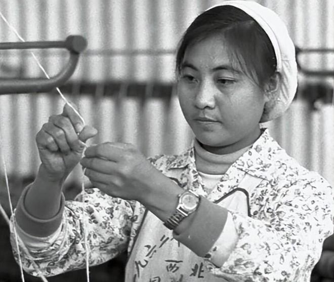 1975年一名37岁的女纺织工人开云APP 开云官网入口被任命为副总理她后续发展如何？(图2)