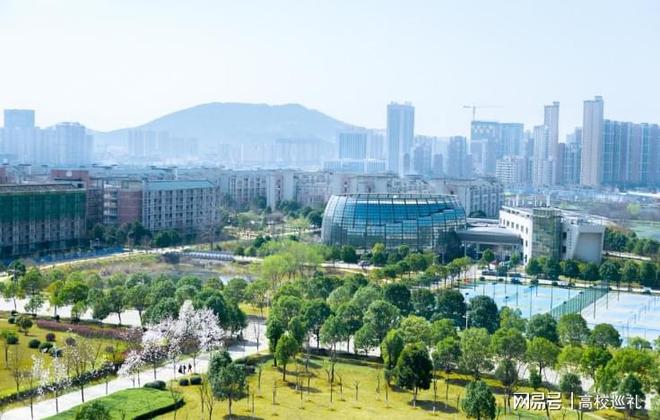 武汉纺织大学就业好不好？来看特色类高校学生的开云APP 开云官网入口“从业秘笈”(图1)