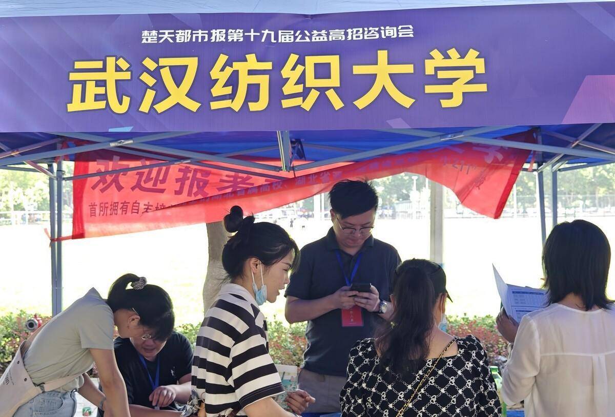 国旗降落在月球上武汉纺织大学开云体育 开云官网怎么样？老师告诉你答案(图5)