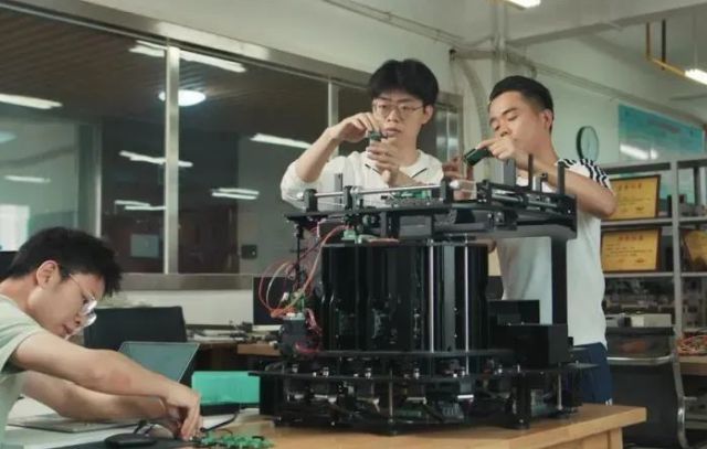 聊聊：武汉纺开云体育 开云官网织大学是一本么？绝对是！“智”造类专业领跑行业(图4)